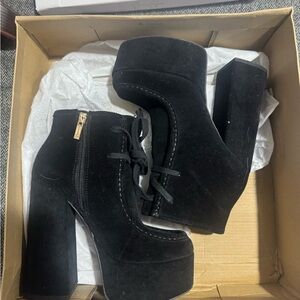 Elegant Black Platform Ankle Boots